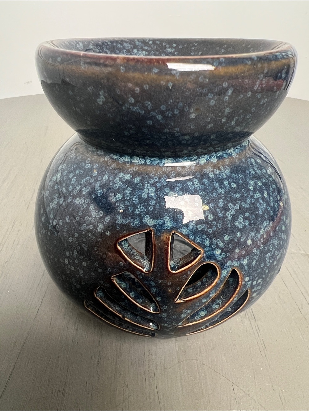Speckled Blue Ceramic Tea Light Burner Wax Warmer melts. Gorgeous blue pattern
